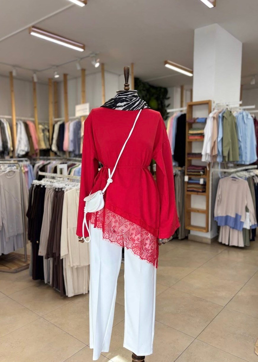 ETEĞİ DANTEL DETAYLI SWEAT