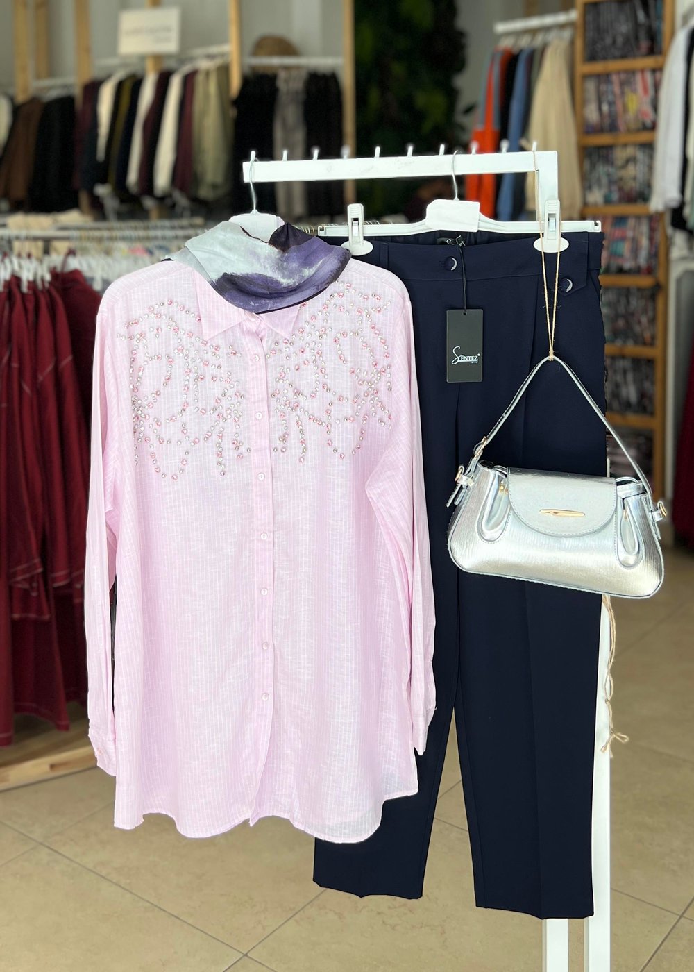 TAŞ İŞLEMELİ GÖMLEK 