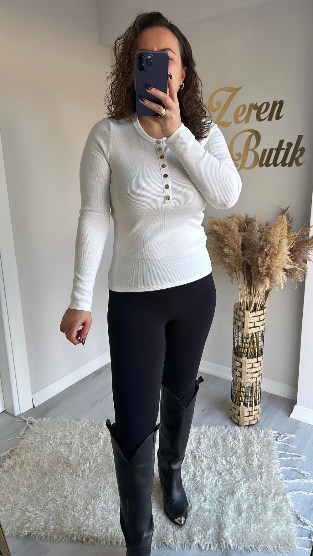 GOLD DÜĞMELİ BEYAZ BODY