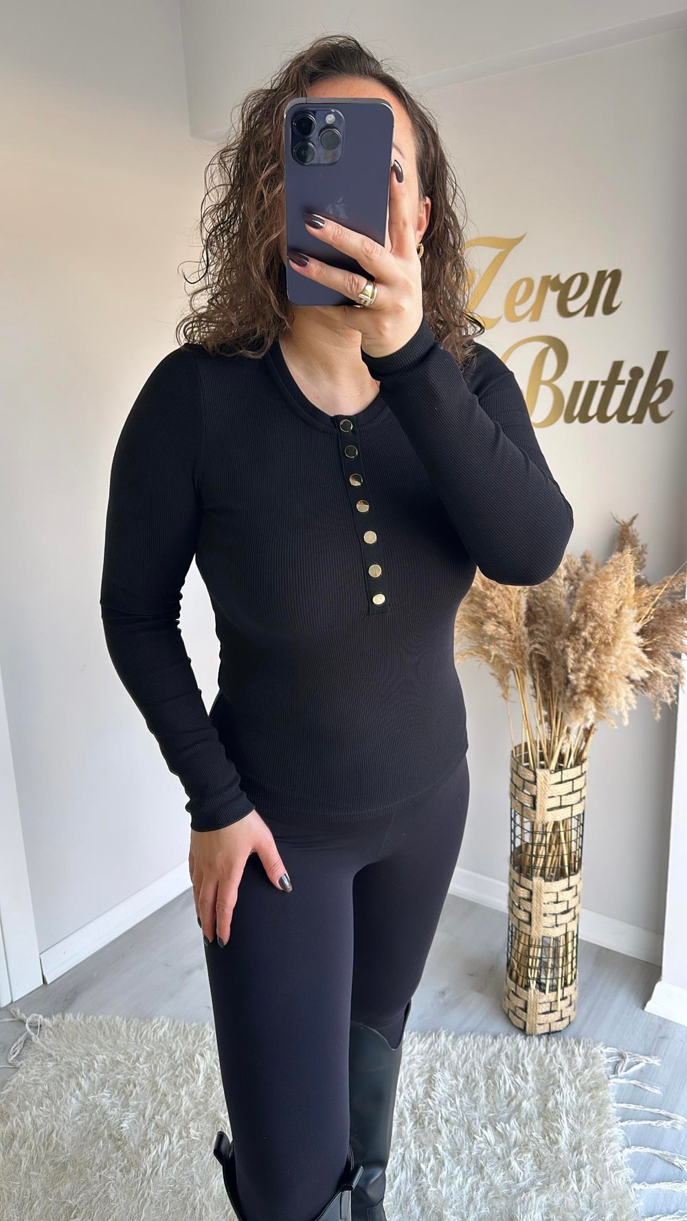 GOLD DÜĞMELİ SİYAH BODY
