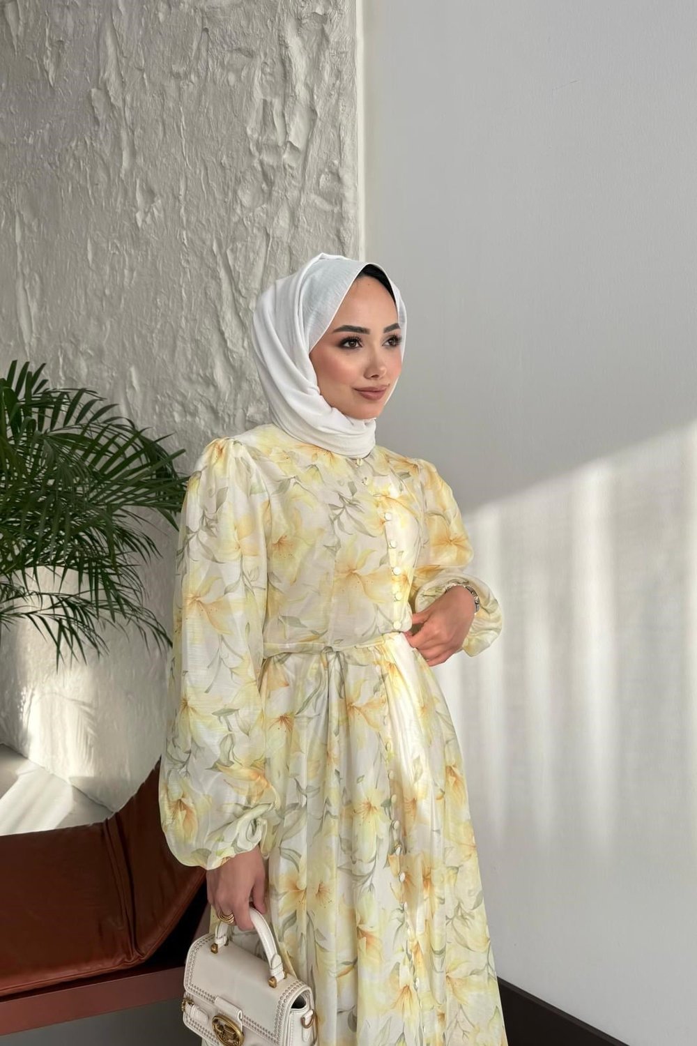 Çiçekli kemerli şifon elbise sarı