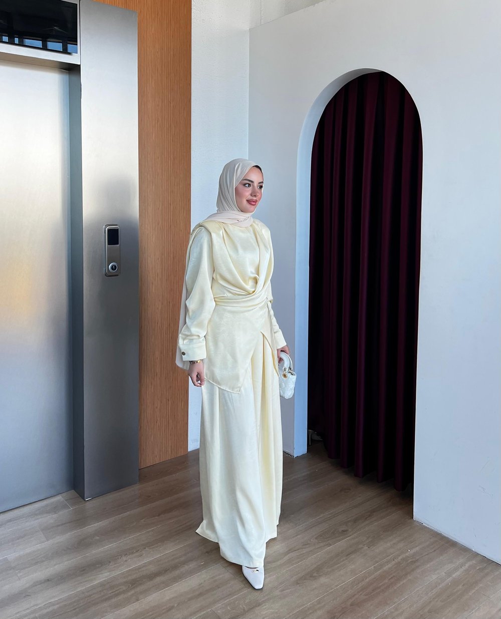Saten pantolunlu takım sarı