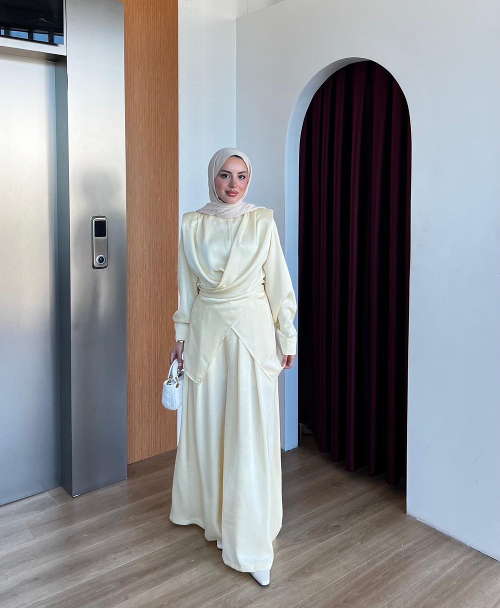 Saten pantolunlu takım sarı