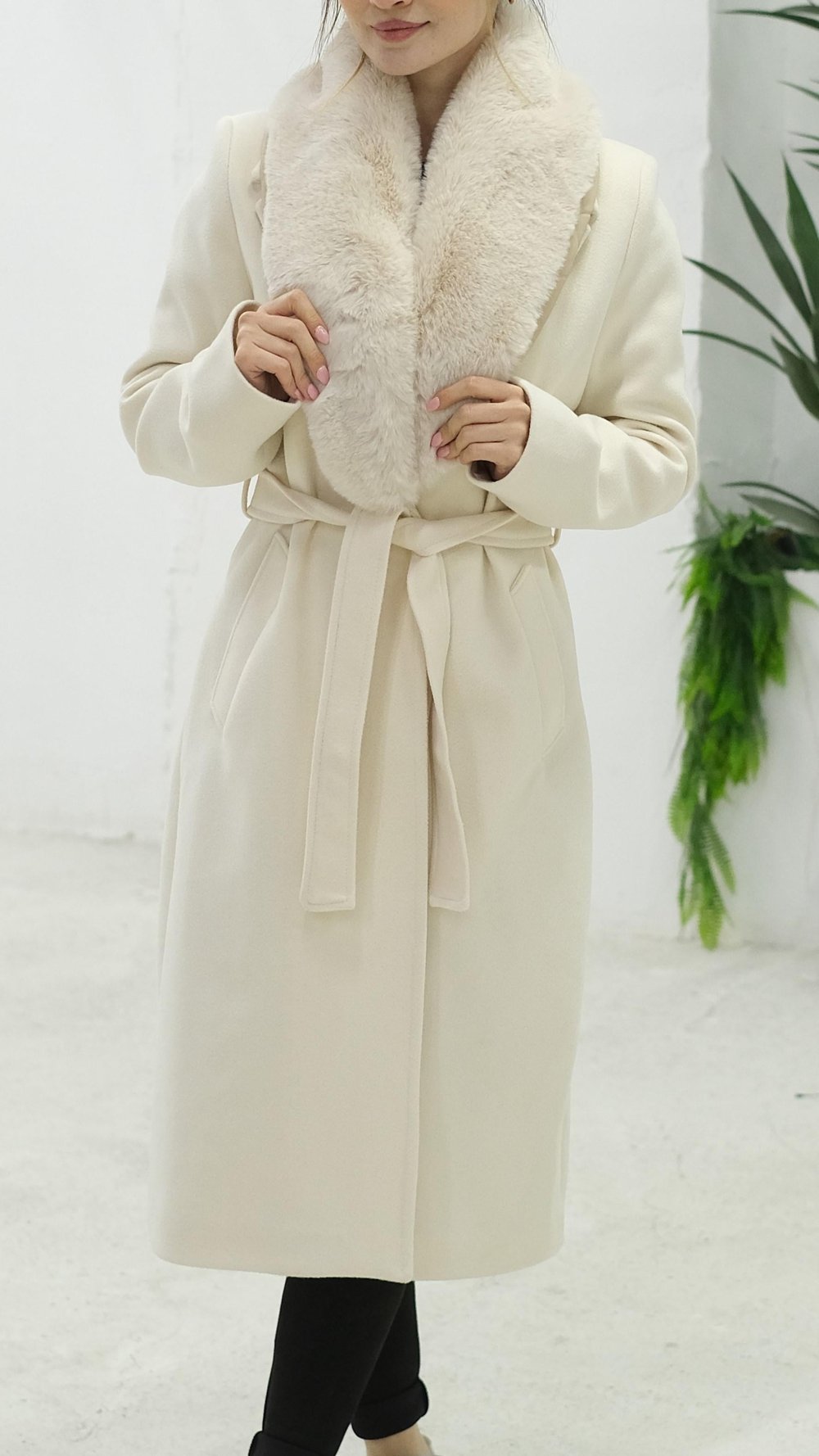 Yakası Kürklü Uzun Kaban