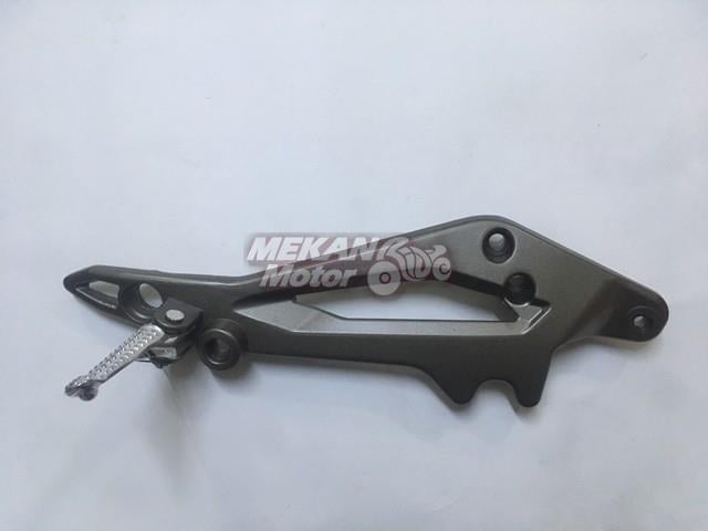 STEP CONNECTION BRACKET RIGHT KD 125 F IMPORTED