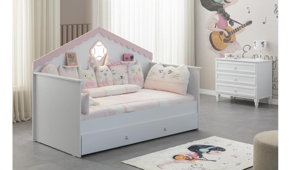 ROYAL PEMBE BEBEK ODASI