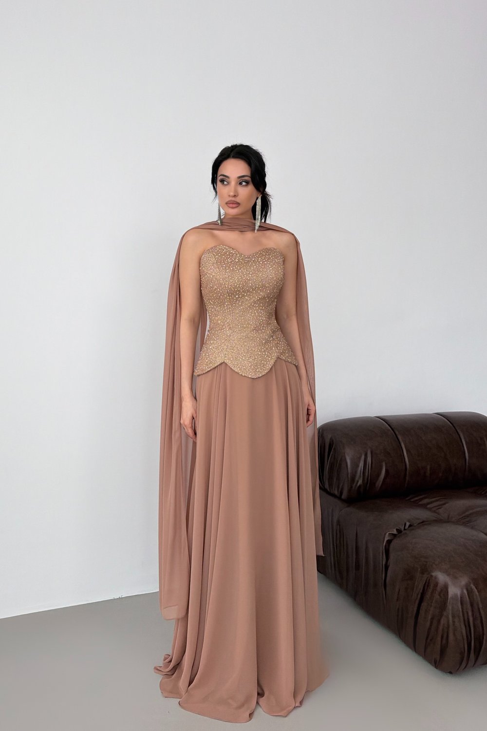 Gold Taş İşlemeli Şifon Etekli Şal Detaylı Abiye Elbise