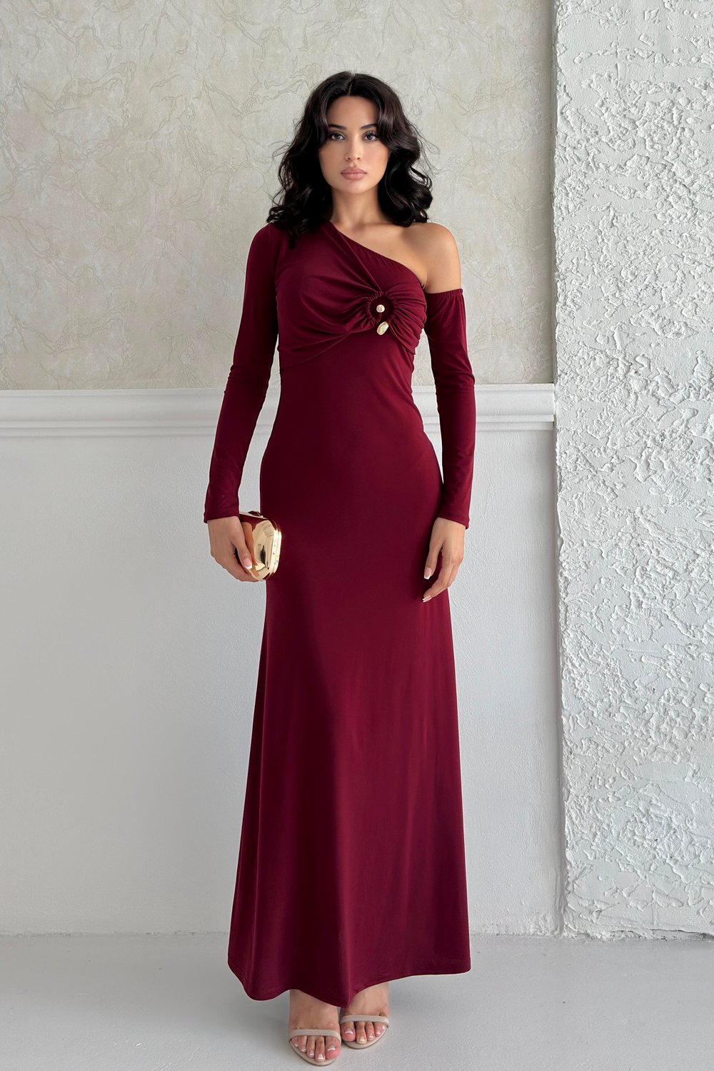 Bordo Taş Aksesuarlı Düşük Omuz Uzun Elbise