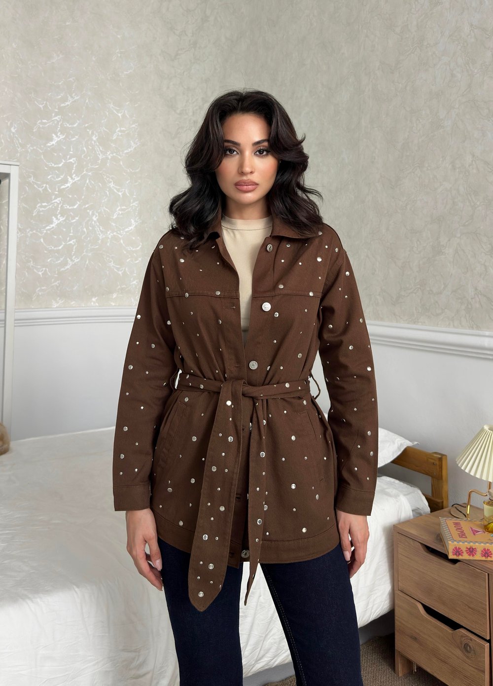 Kahverengi Zımbalı Kuşaklı Denim Ceket