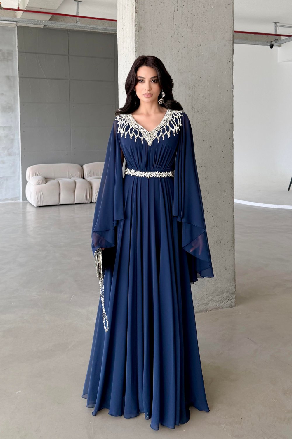 Lacivert Taş İşlemeli Tül Pelerinli Abiye Elbise
