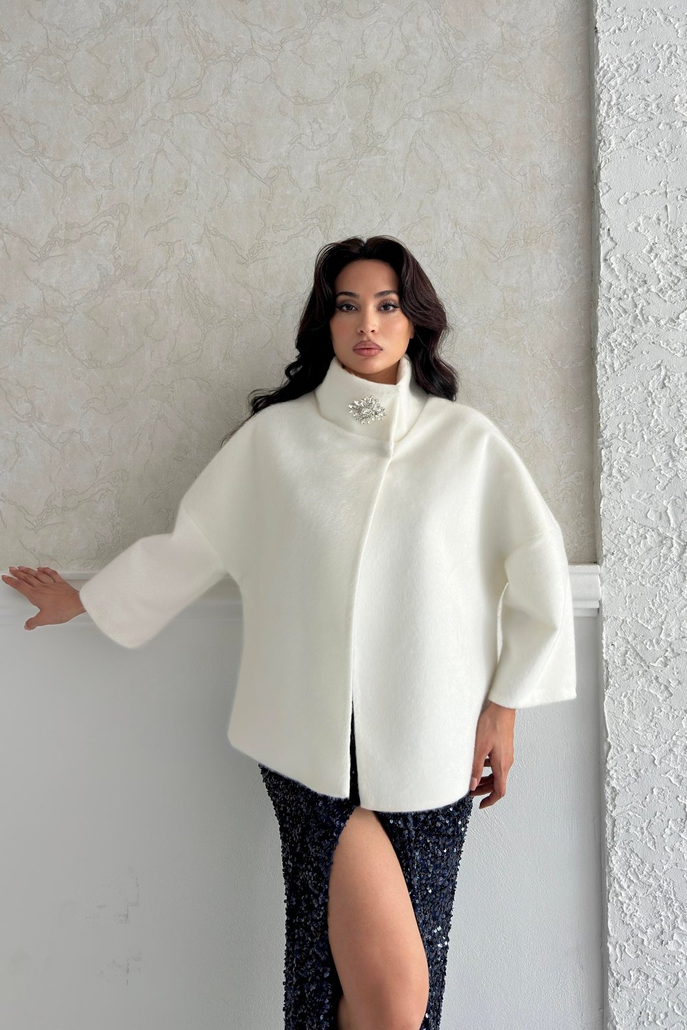 Ekru Yaka Broşlu Astarlı Tay Tüyü Ceket Bolero