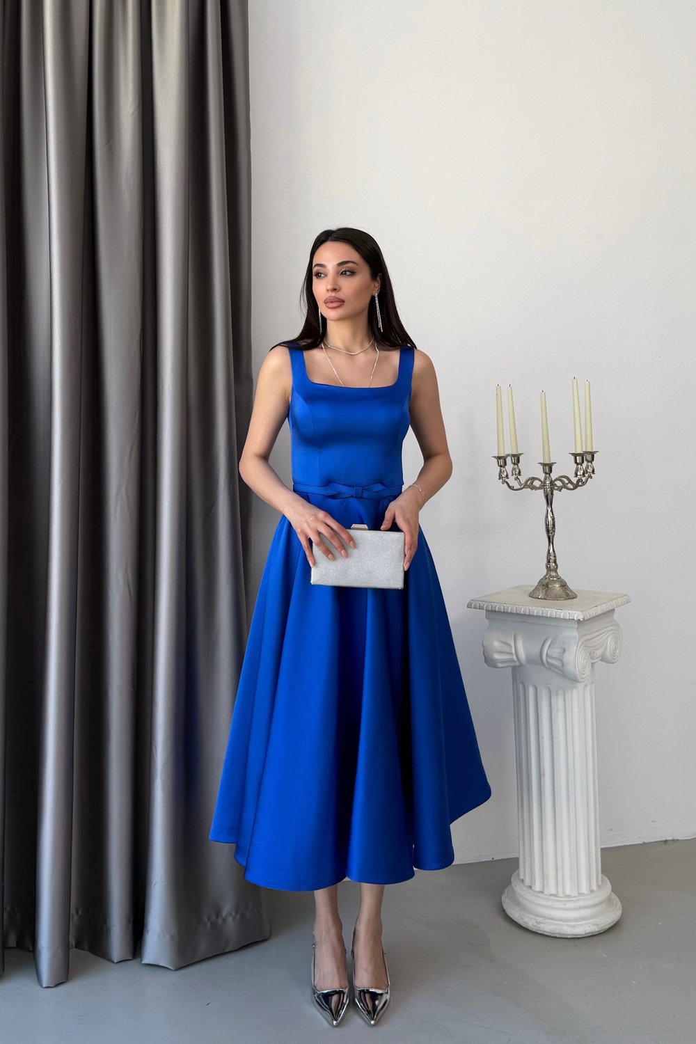 Saks Kare Yaka Askılı Kemerli Saten Midi Abiye Elbise