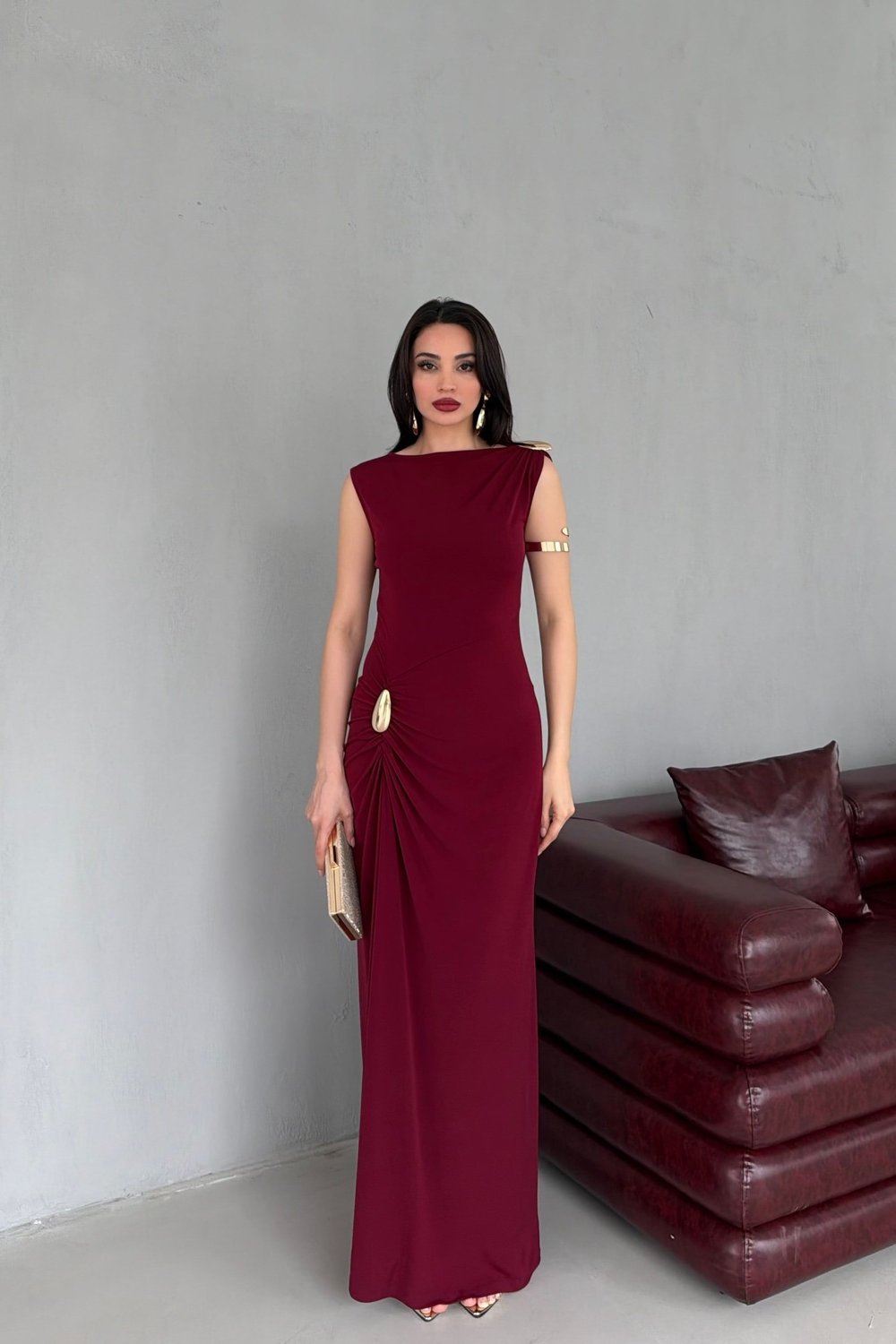 Bordo Omuz Tokalı Büzgülü Uzun Elbise