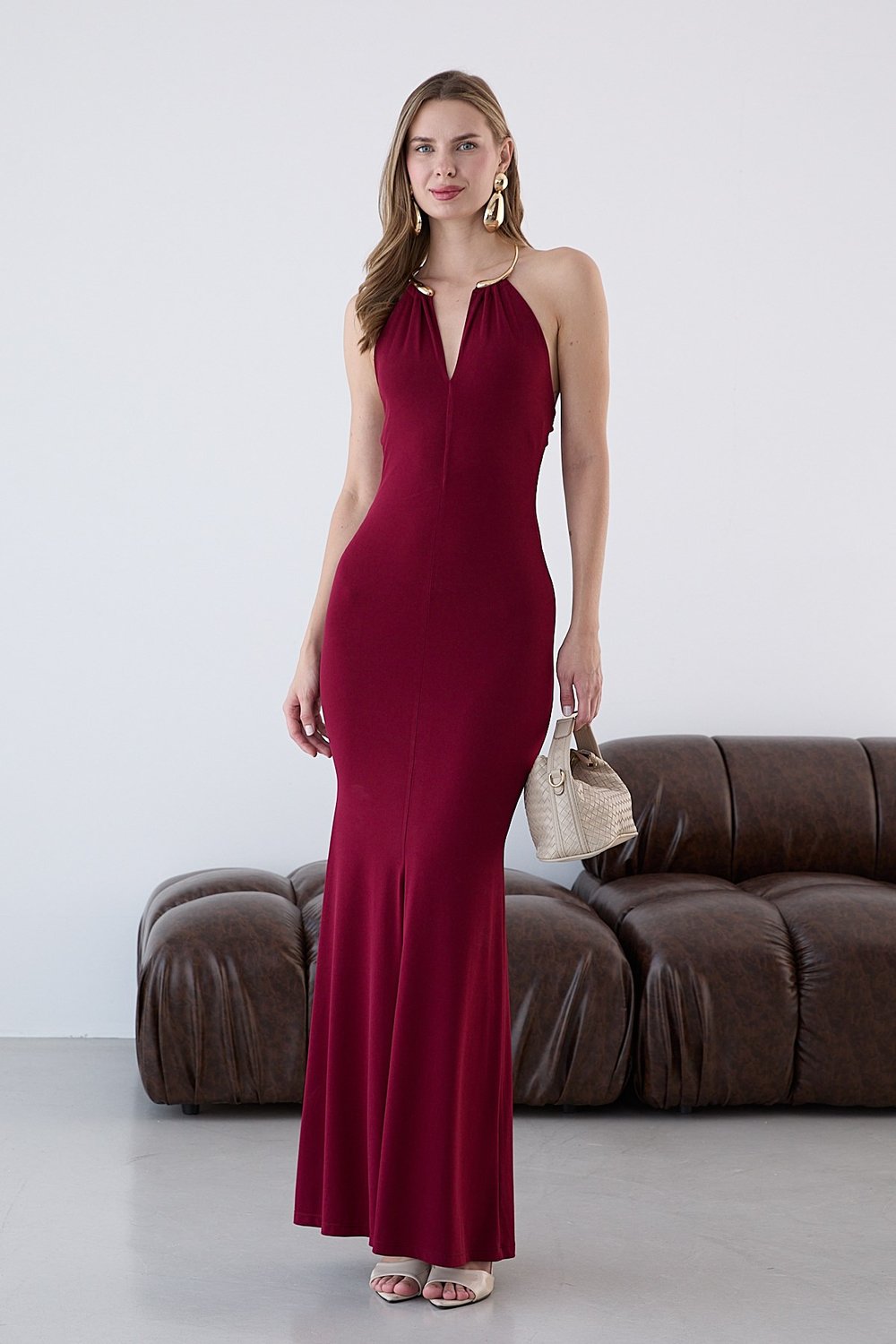 Bordo Gold Metal Yaka Detaylı V Yaka Uzun Elbise