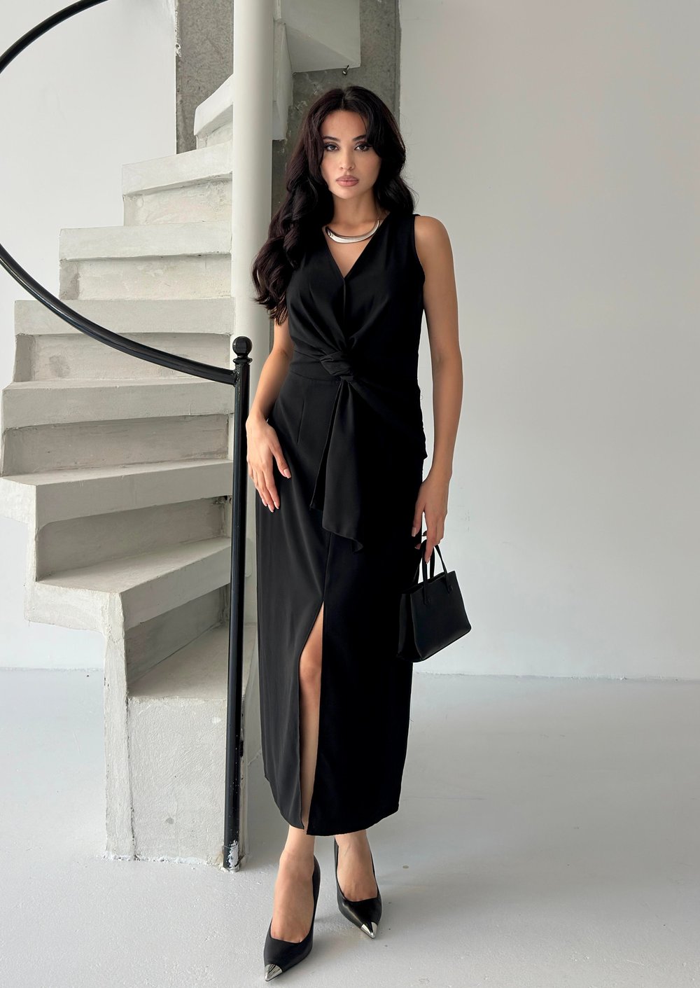 Siyah Bağlama Detaylı Midi Elbise