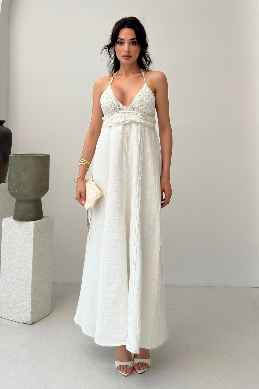 Beyaz Dantel Detaylı Halter Yaka  Elbise