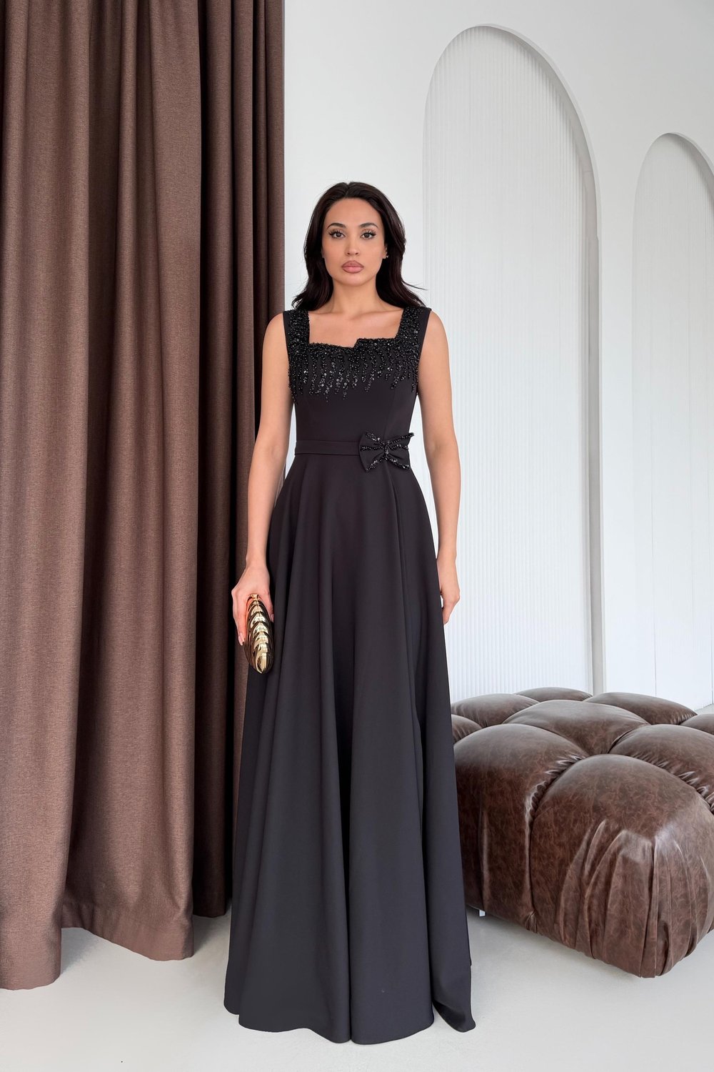 Siyah Asimetrik Yaka Taş İşlemeli Abiye Elbise