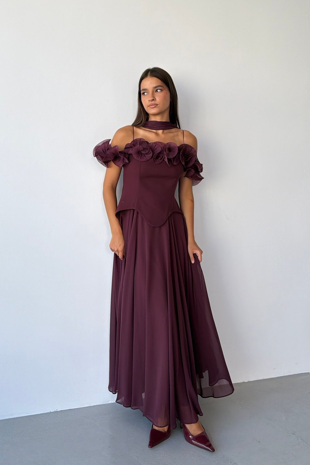 Bordo İnce Askılı Yakası Volanlı Pileli Abiye Elbise
