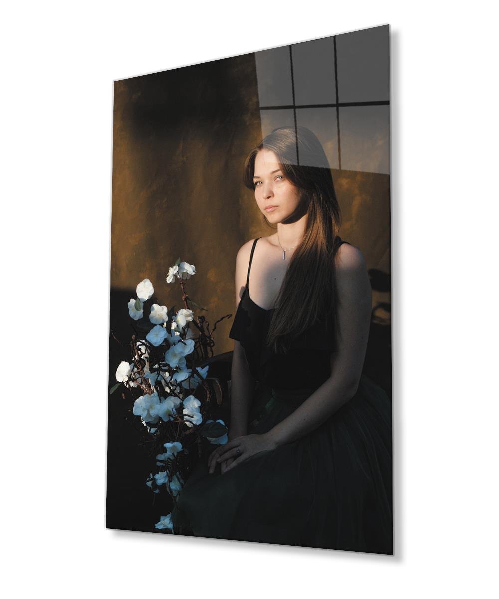 Kadınlar Orkide Oturmak Poz Vermek Retro Cam Tablo  4mm Dayanıklı Temperli Cam, Women Orchid Sitting Posing Glass Wall Art