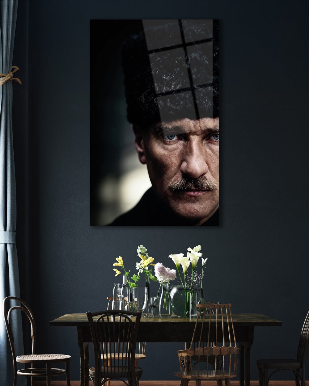 Ufka Bakan Atatürk Cam Tablo | Gemi Güvertesinde Premium Temperli Cam Duvar Tablosu