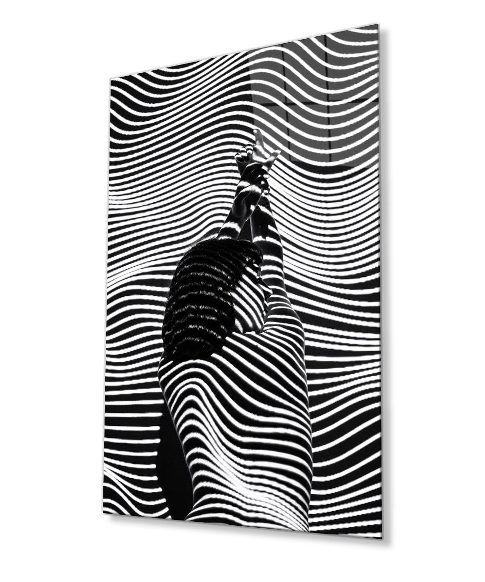 Optik Yansımalı Zebra Çizgili Kadın Cam Tablo  4mm Dayanıklı Temperli Cam, Optical Reflective Zebra Stripe Woman Glass Wall Art