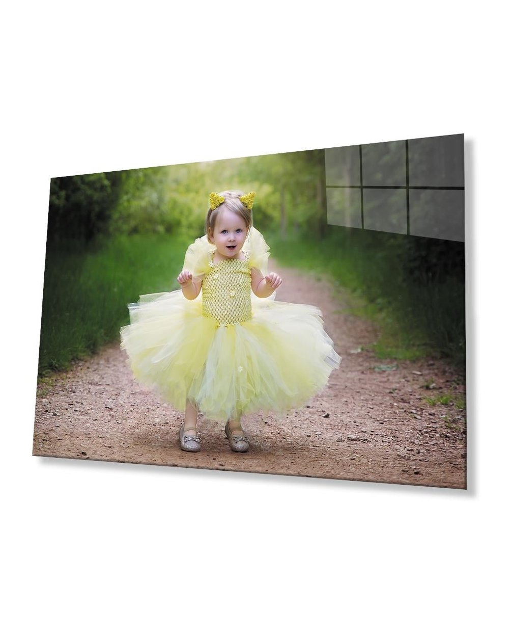 Sarı Elbiseli Çocuk Cam Tablo  4mm Dayanıklı Temperli Cam Child in Yellow Dress Glass Table 4mm Durable Tempered Glass