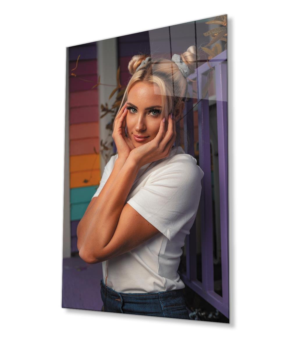 Sarışın Mor Kadın Cam Tablo  4mm Dayanıklı Temperli Cam, Blonde Purple Woman Glass Wall Art