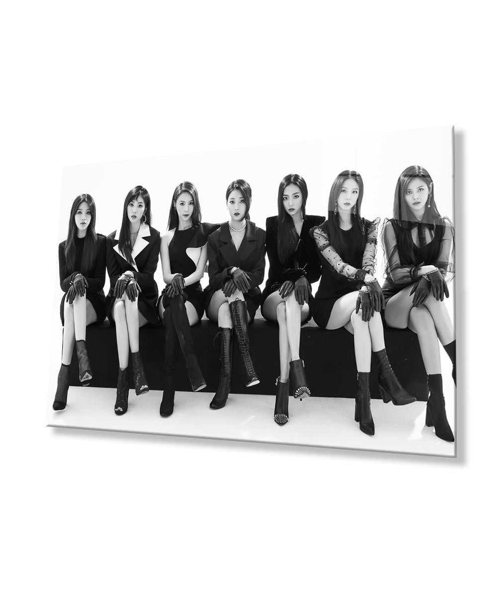 Siyah Beyaz İnsan Fotoğrafları Cam Tablo  4mm Dayanıklı Temperli Cam Black and White People Photos Woman Glass Wall Art