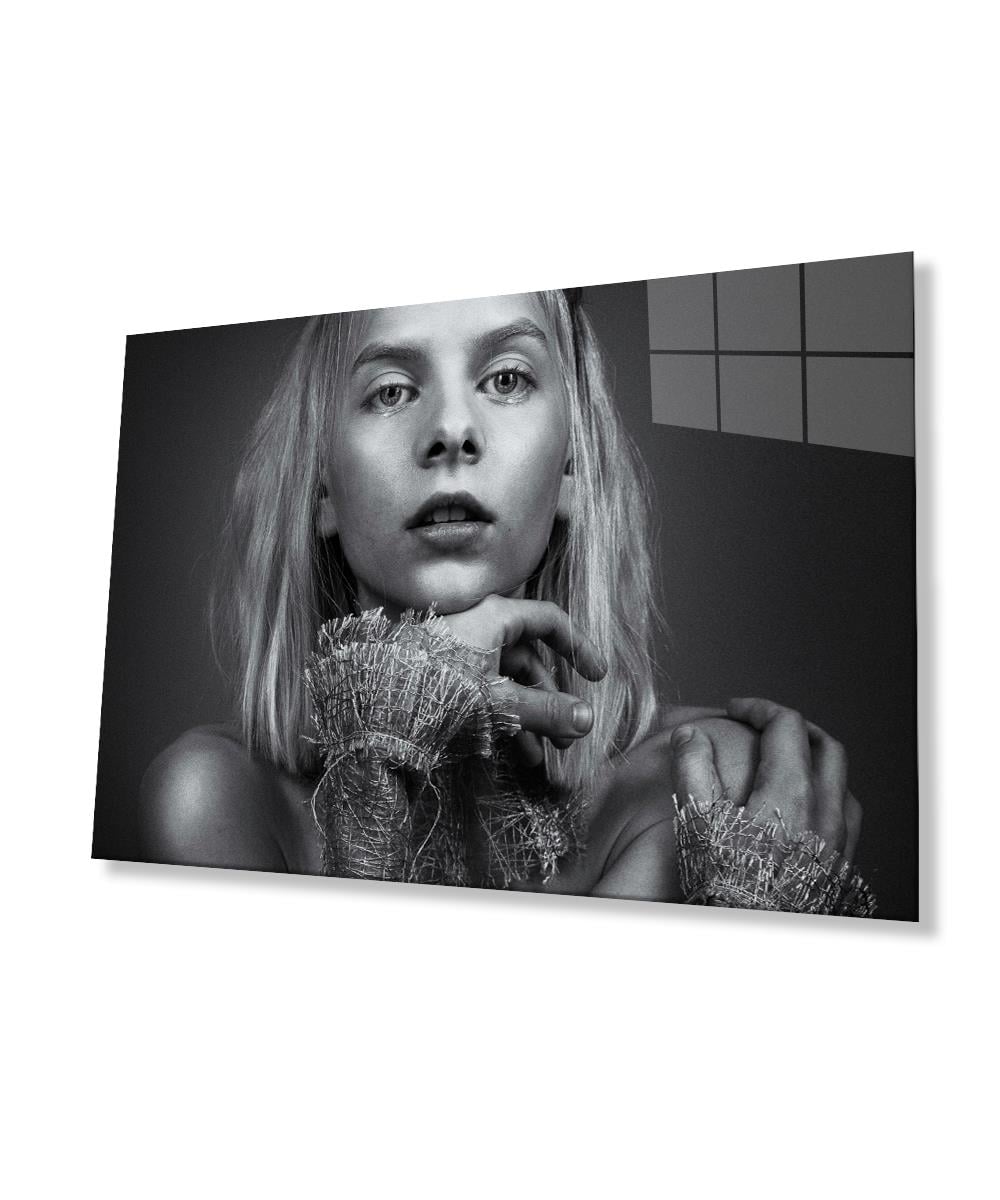 Siyah Beyaz İnsan Fotoğrafları  Kadın Cam Tablo  4mm Dayanıklı Temperli Cam  Black and White People Photos Woman Glass Wall Art