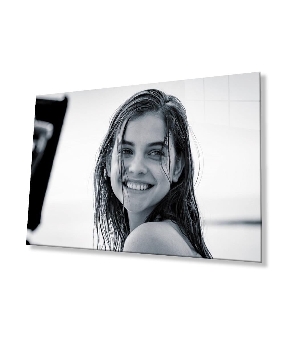 Siyah Beyaz İnsan Fotoğrafları Kadın Cam Tablo  4mm Dayanıklı Temperli Cam  Black and White People Photos Woman Glass Wall Art