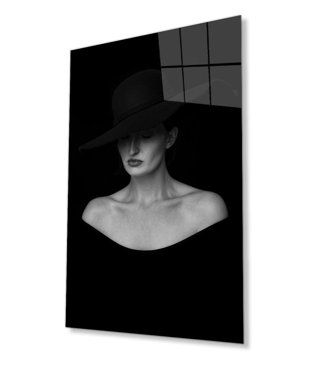 Siyah Beyaz Şapkalı Kadın Cam Tablo  4mm Dayanıklı Temperli Cam, Woman in Black and White Hat Glass Wall Art