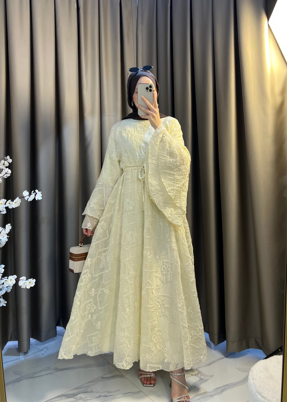 Payet İşlemeli Dantel Elbise - Sarı