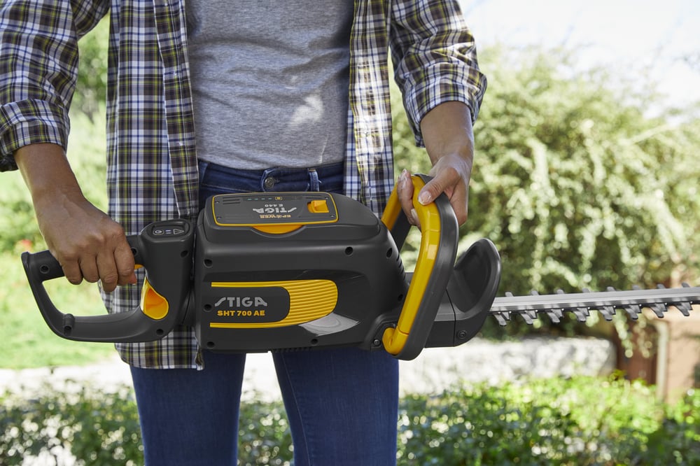 Stiga SHT 700 AE Akülü Çit Kesme Makinesi SOLO (Batarya Hariç)