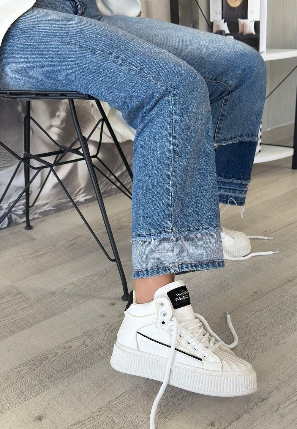 Estim Beyaz Cilt Siyah Detaylı Bağcıklı Spor Ayakkabı
