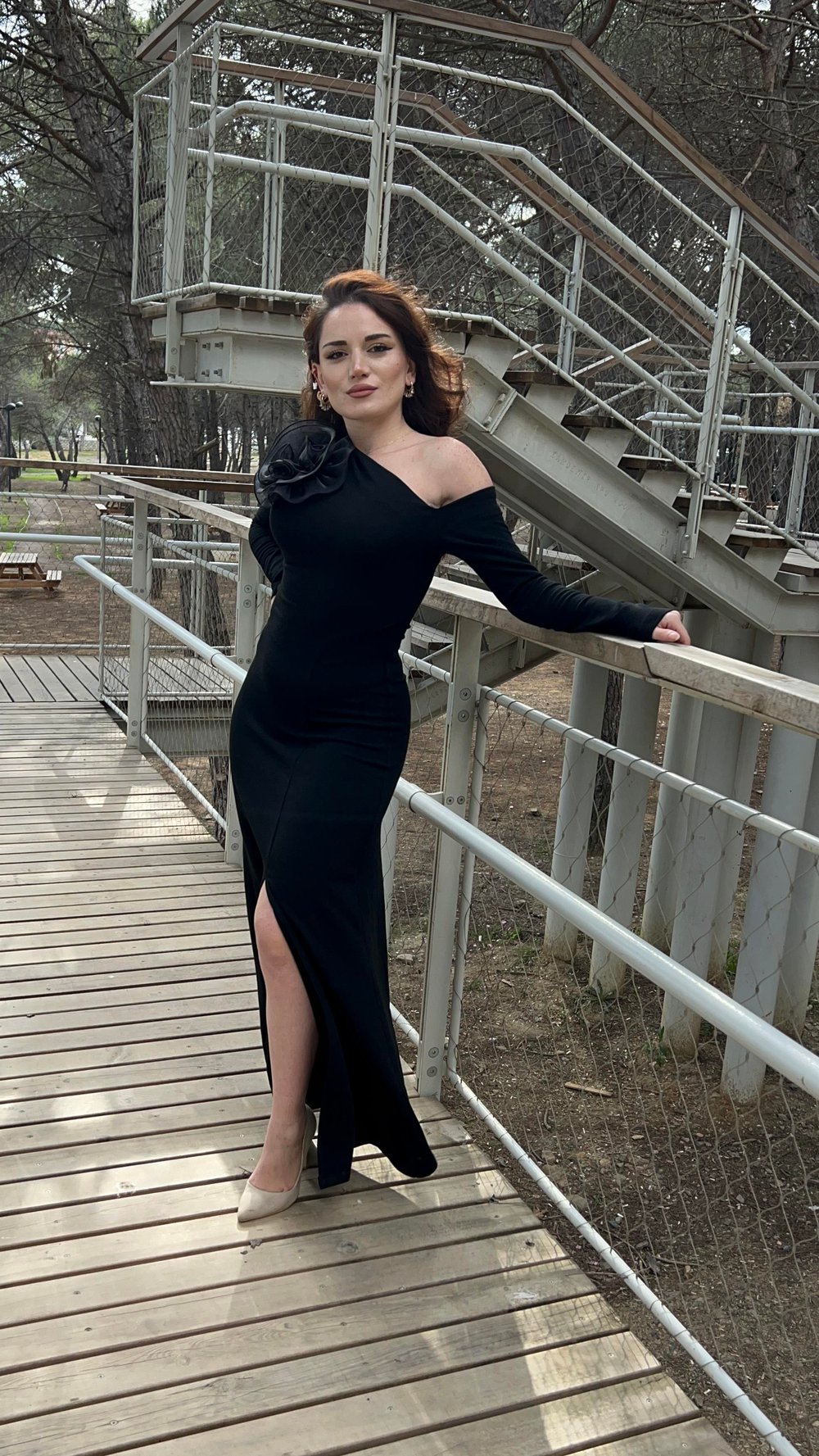 Siyah Güllü Elbise