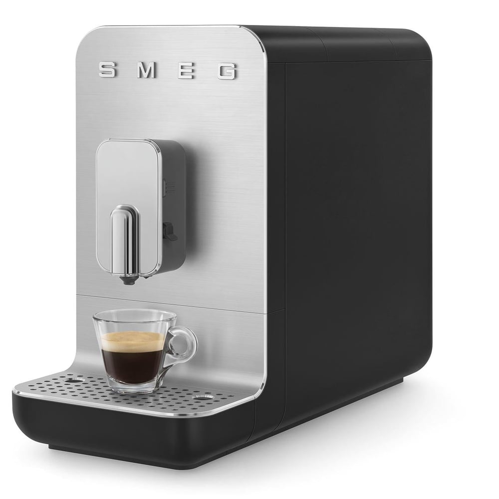 SMEG BCC13 Otomatik Espresso Kahve Makinesi – Süt Sistemli