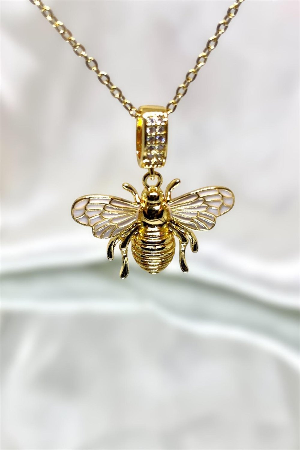 Kanatları Beyaz Mineli Gold Arı Çelik Kolye