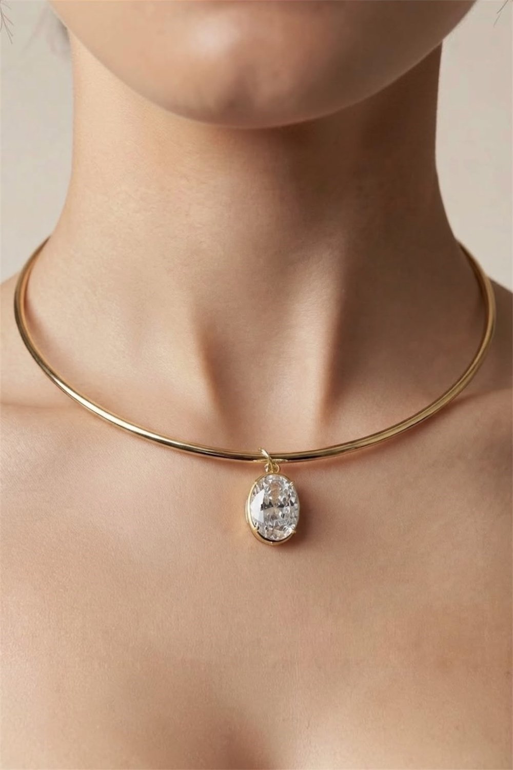MatmazelLavinya Dikey Büyük Oval Kesim Zirkon Detaylı Altın Kaplama Choker Kolye