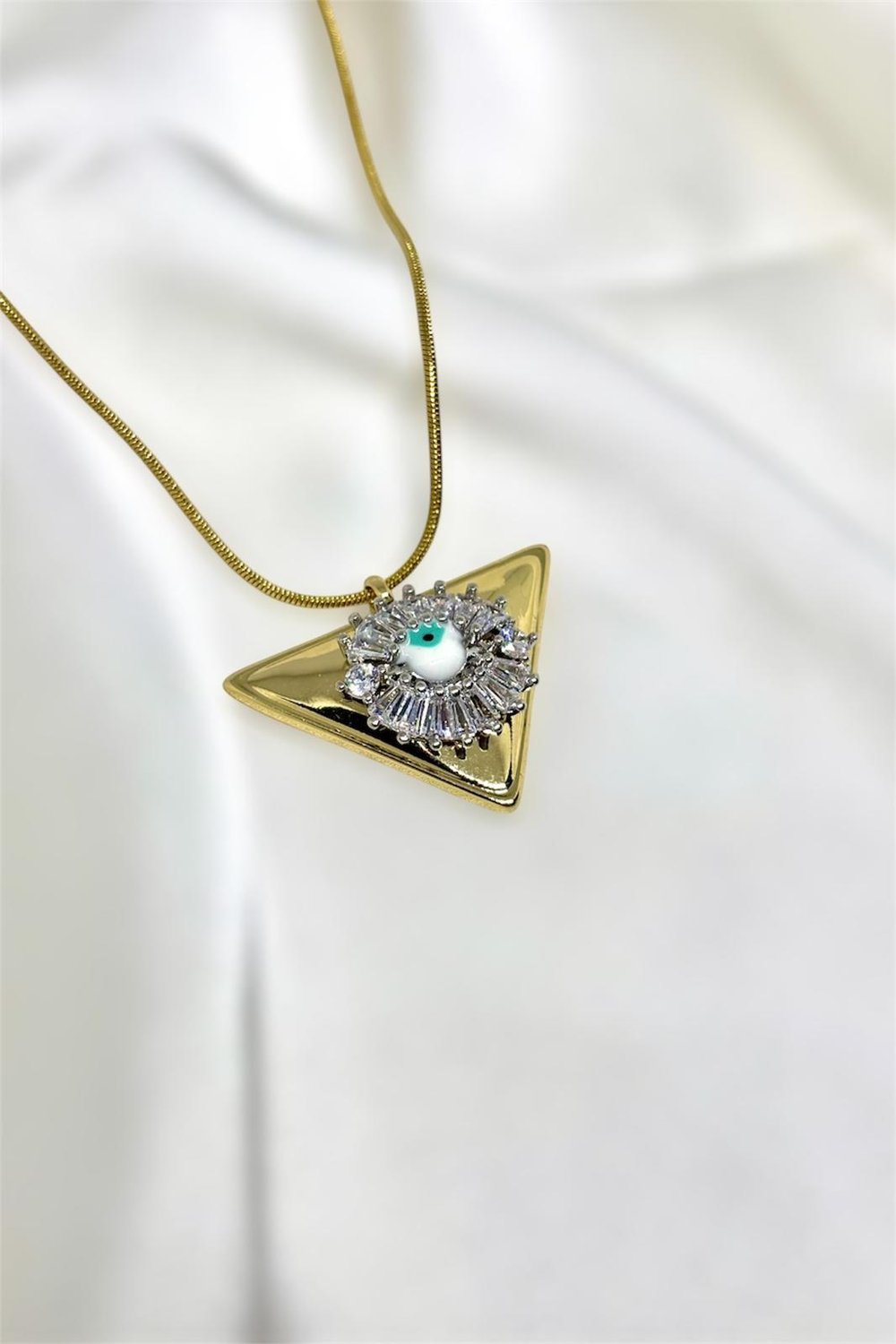 Üçgen Gold Plaka Üzeri Zirkon Taşlı Göz Kolye