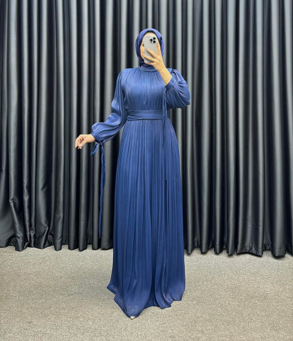 Sahra Abiye Lacivert
