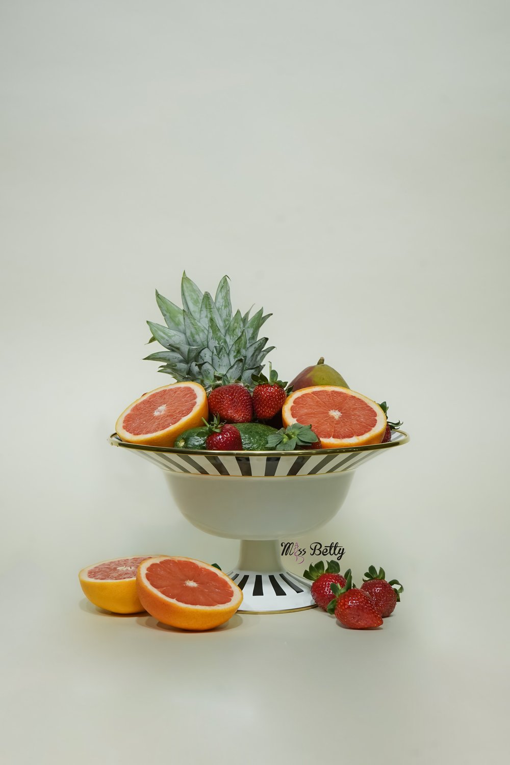 Papillon Emaye Ayaklı Meyvelik Dekoratif Vintage Sunumluk