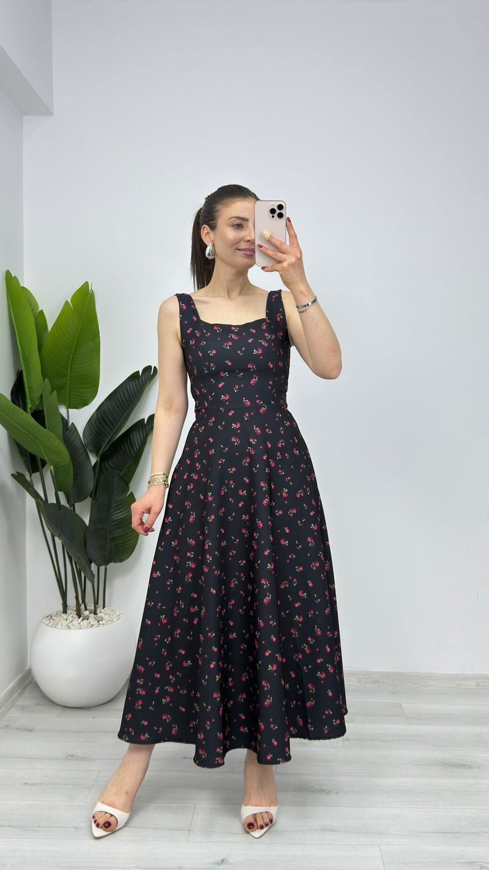 4009 Çiçek Desenli Elbise Siyah