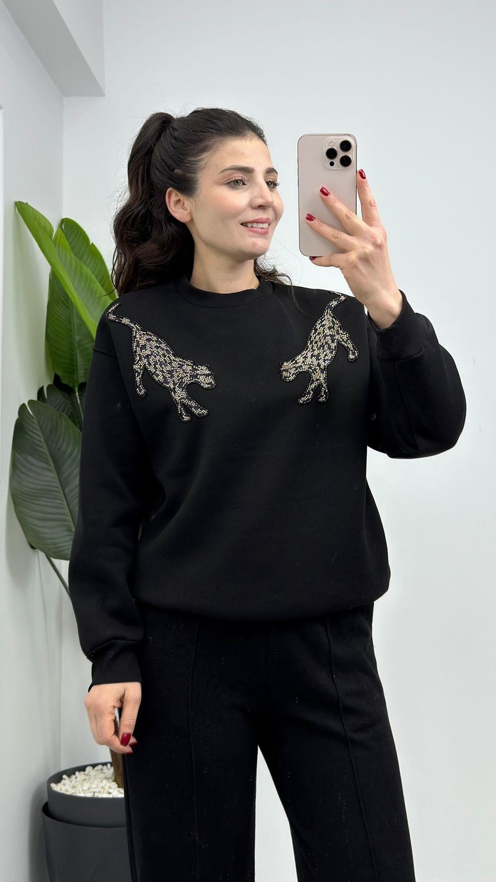 5757-Leopar Boncuk İşlemeli Sweatshırt Siyah