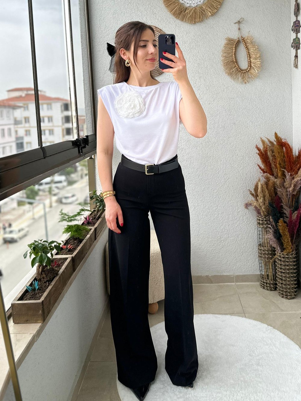 GÜL DETAYLI BLUZ