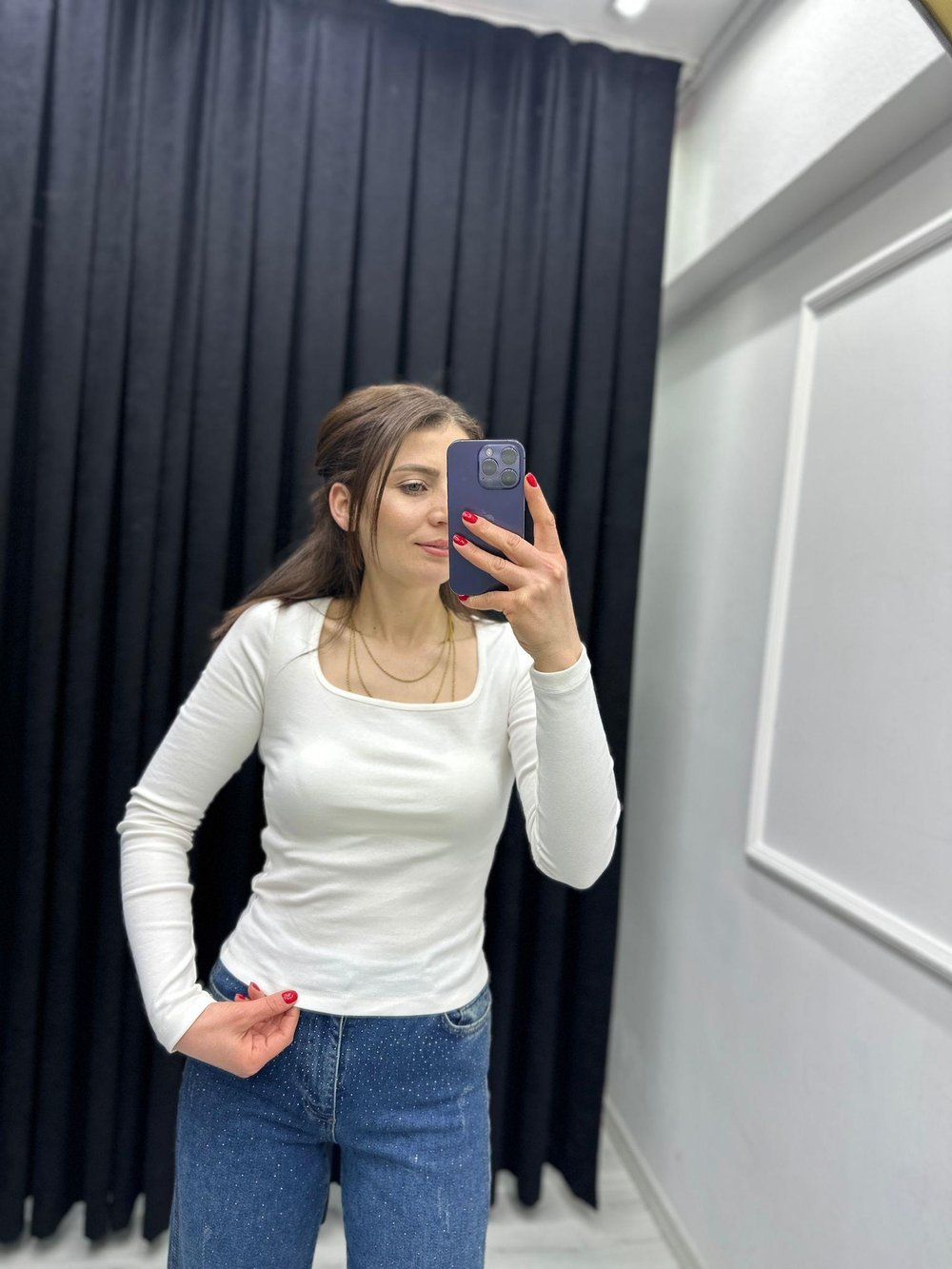 KARE YAKA BEYAZ TRİKO BLUZ