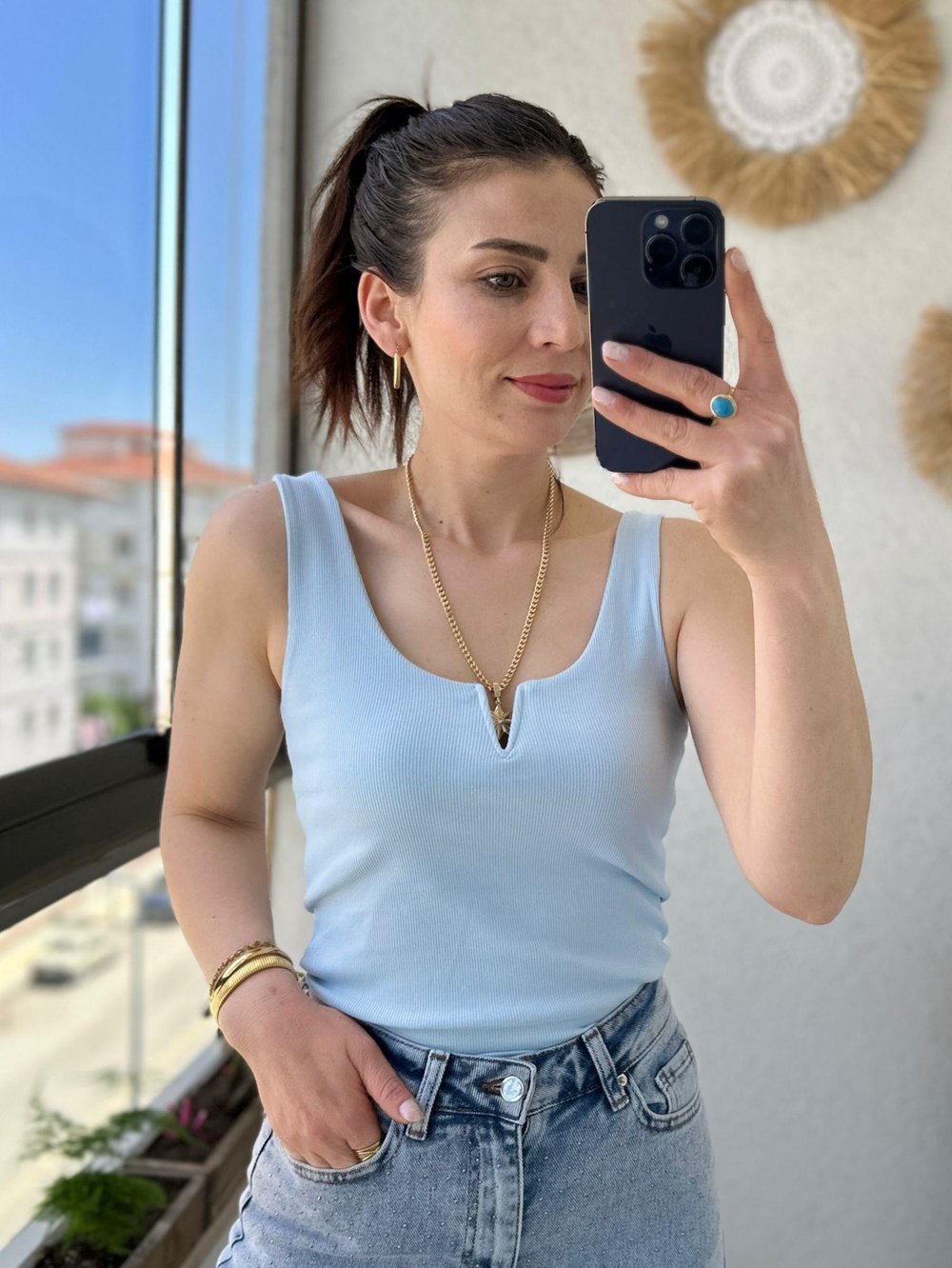 ÖNÜ DEMİR V DETAYLI FİTİLLİ ATLET