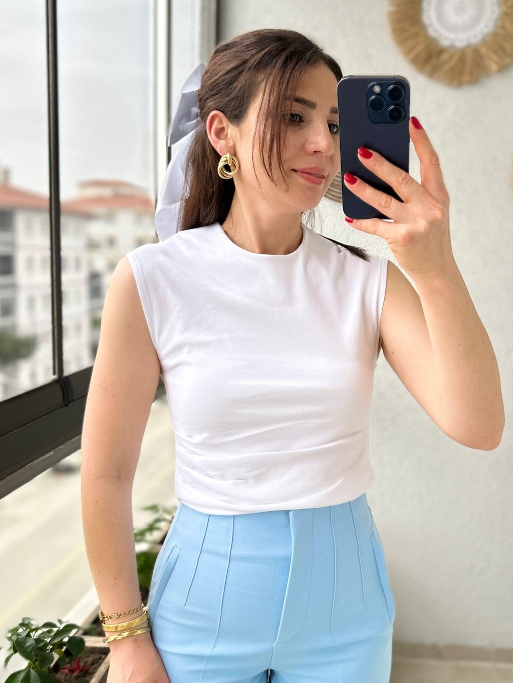 YANI BÜZGÜLÜ SIFIR KOL BLUZ