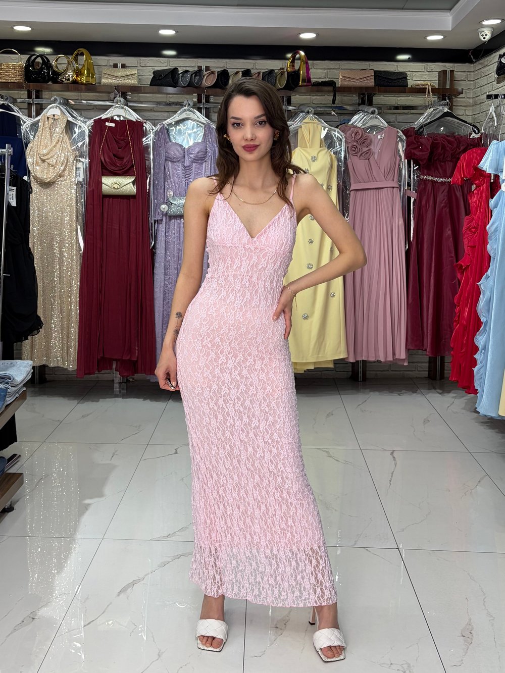 Pembe Dantel İp Askılı Elbise