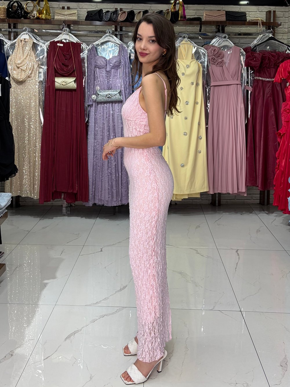 Pembe Dantel İp Askılı Elbise