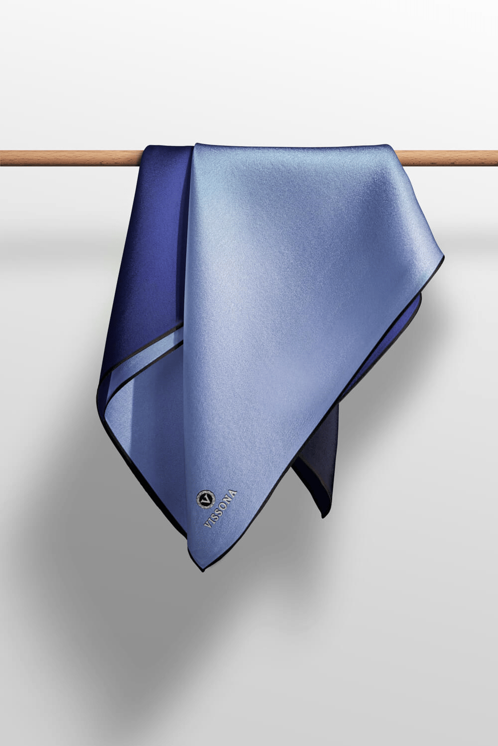 % 57 İPEK % 43 VİSKON Twill İpek Degrade Desenli Lacivert Renkli 90x90 Eşarp Dikim Şekli : El Dikişi